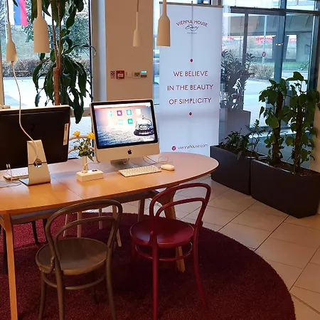 Vienna House Easy By Wyndham Szálloda 3*