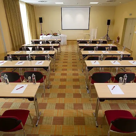 Vienna House Easy By Wyndham Szálloda 3*